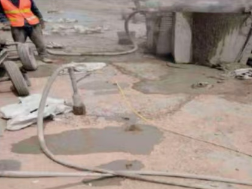 铁山水泥混凝土路面板底注浆技术 路面脱空注浆整治方案